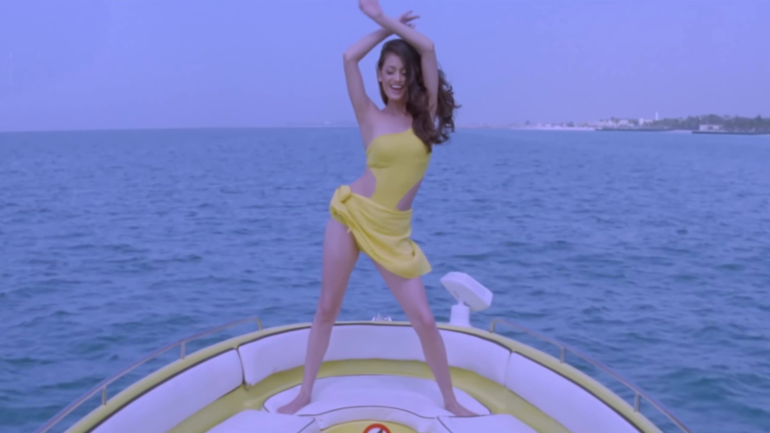 Koi Mere Dil Mein Hai backdrop